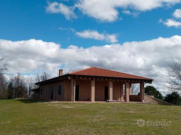 Attività ricettiva/ Agriturismo con piscina