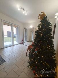 Casa indipendente di 320 m² con più di 5 locali e 