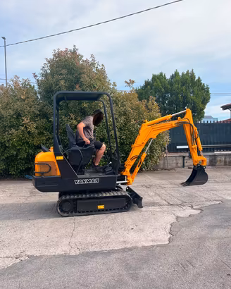 E300- ESCAVATORE YANMAR B15