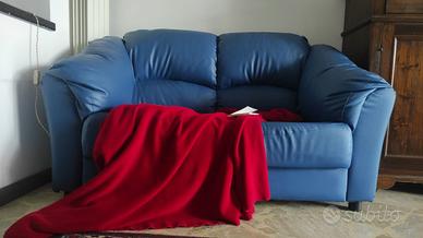 DIVANO 2 POSTI in Similpelle Blu       € 1