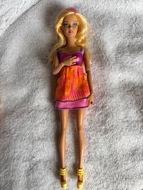 2011 Barbie Fashionistas (con snodature) Doll RARA