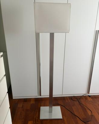 Lampada da terra cromata bianca