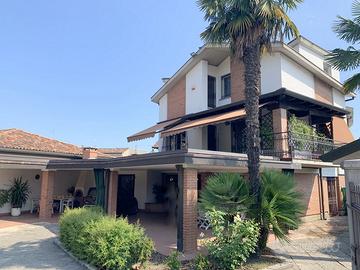 Villa a ridosso del centro