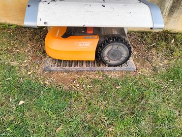 Robot tagliaerba