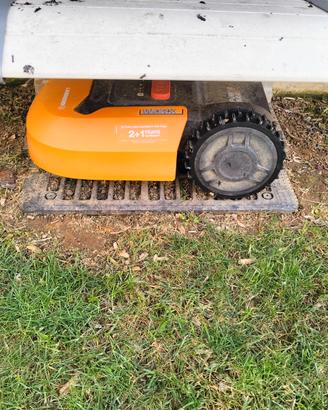 Robot tagliaerba