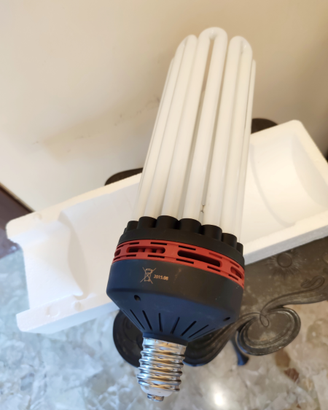 Lampada per coltivazione in serra idroponica