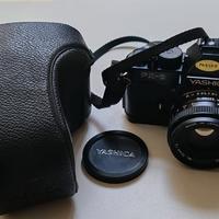 Macchina fotografica reflex Yashica Fx-3 + Flash