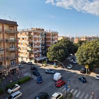 Viale Calabria, trilocale luminoso