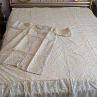 Copriletto vintage in pizzo e vestaglia