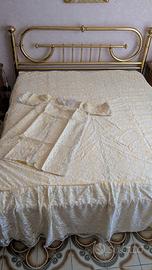 Copriletto vintage in pizzo e vestaglia