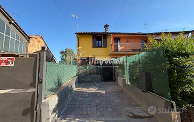 Villetta libera su tre lati con ampio giardino in