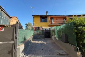 Villetta libera su tre lati con ampio giardino in