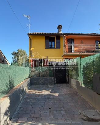 Villetta libera su tre lati con ampio giardino in