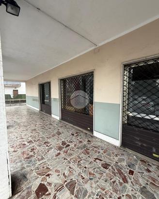 NEGOZIO A AZZANO SAN PAOLO