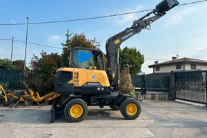 E229 Escavatore gommato Volvo 50 q