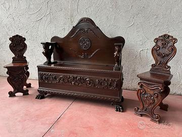 Cassapanca in legno pregiato e poltroncine
