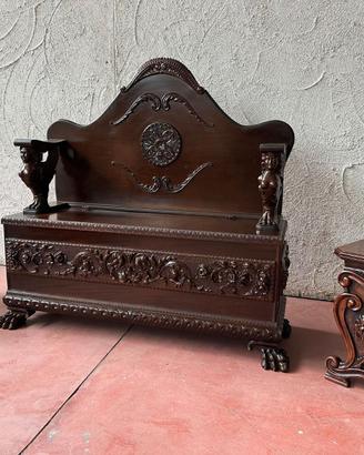 Cassapanca in legno pregiato e poltroncine