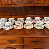 Set 12 tazze “Flower of the Month” di Royal Albert