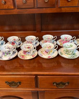 Set 12 tazze “Flower of the Month” di Royal Albert