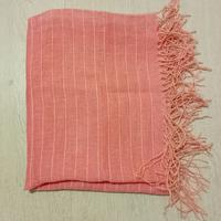 Foulard rosa con frangia