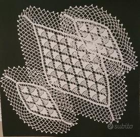 Set centrino all'uncinetto fatto a mano