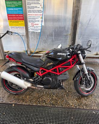 Ducati Monster 695