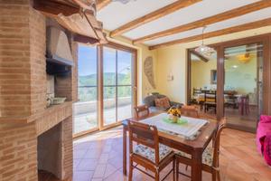 Casa indipendente di 280 m² con più di 5 locali e 