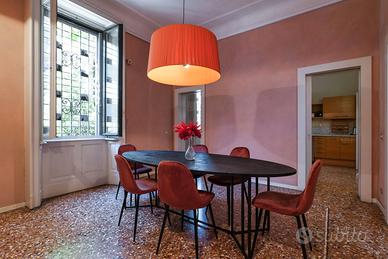 WESTWING tavolo legno ovale nero