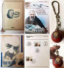 N° 4 CARTELLE CON CARTOLINE DI PADRE PIO+PORTACHIA