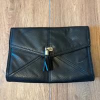 Pochette nera con tracolla