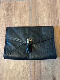 Pochette nera con tracolla