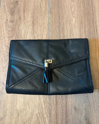 Pochette nera con tracolla