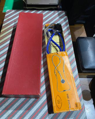 Misuratore di pressione con stetoscopio