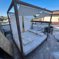 Letto a baldacchino da esterno