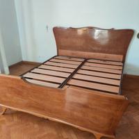 Letto con specchiera coordinata