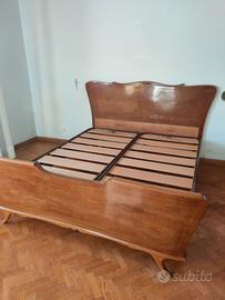 Letto con specchiera coordinata