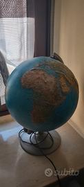 mappamondo con luce