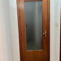 Porte in legno con cornicione