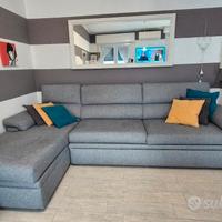 Divano tre posti con chaise longue contenitore