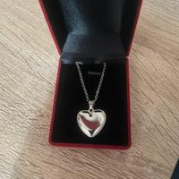 Collana ciondolo con incisione sul retro M