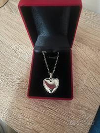 Collana ciondolo con incisione sul retro M