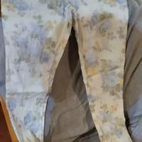 leggings floreali e in pelle