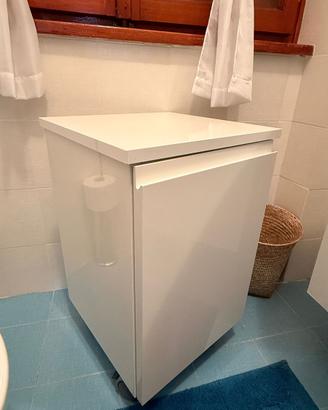 Mobiletto bagno con rotelle