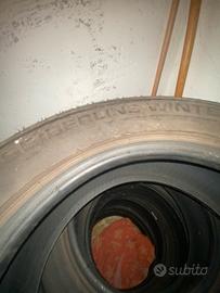 Treno di gomme quasi nuove