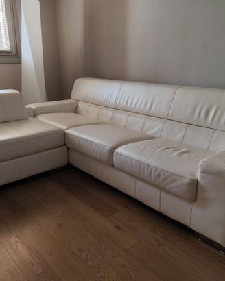 Divano in pelle bianca