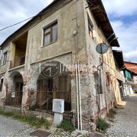 MONTANARO STABILE CON TRE APPARTAMENTI AD USO INVE