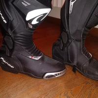 Guanti e stivali moto