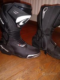 Guanti e stivali moto