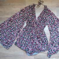 Tuta corta fiori maniche larghe schiena scoperta