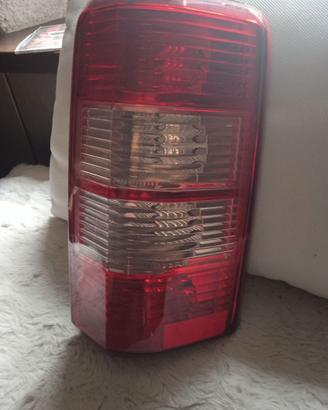 Faro posteriore dx Dodge nitro